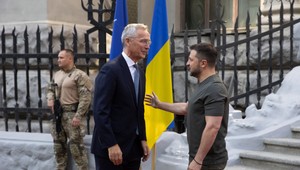 582. deň na Ukrajine: Šéf NATO Stoltenberg pricestoval na vopred neohlásenú návštevu Kyjeva