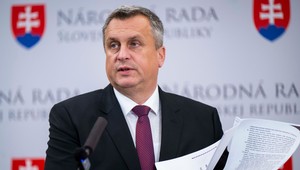 SNS navrhne na koaličnej rade zrušenie transakčnej dane