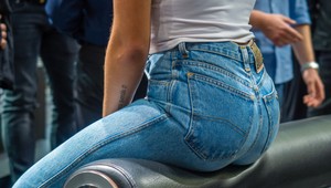 Tento 10-sekundový TRIK sa stal hitom: Džínsy budú sedieť ako uliate aj bez opasku