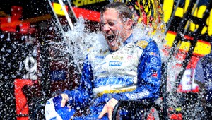 Ľadovou sprchou za dobrú vec. Zmokli politici, športovci či známe osobnosti