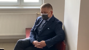Úplatky údajne išli do najvyšších poschodí. Fico na súde s Kováčikom obhajoval Kažimíra či Pellegriniho