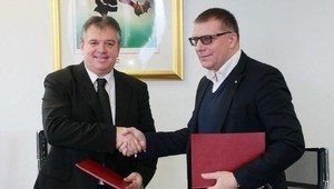 Nový tréner futsalistov Angulo dnes v sídle SFZ podpísal zmluvu