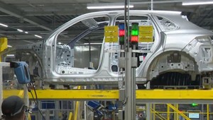 Pandémia zasiahla do automobilového priemyslu: Prepad zaznamenala každá automobilka