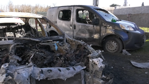 Majiteľovi večierky zhoreli autá, pred mesiacmi mu zapálili aj budovu