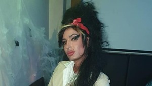Amy Winehouse vstala z mŕtvych: Viete, ktorý Slovák sa skrýva pod maskou? To neuhádnete!
