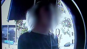 Z platobnej karty starenky ukradla 11000 eur. O polovicu ju potom obral jej syn