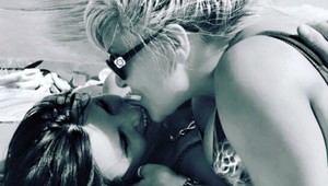 Sexbomba a sen mnohých mužov sa vydala! Jej srdce si získala ŽENA, boli dve krásne nevesty!