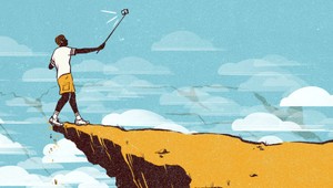 Slávny herec si chcel na dovolenke urobiť selfie. Zrútil sa do priepasti