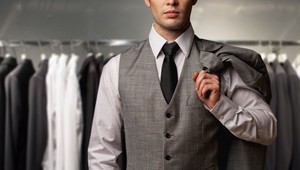 Ako sa stala vesta s 350-ročnou tradíciou súčasťou pánskej módy?