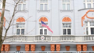 Cestujete do USA? Americká ambasáda má problém pri vydávaní víz