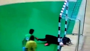 Najprv kus šťastia, potom geniálne sólo a gól! Haluz futsalového brankára