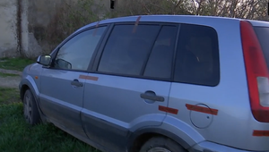 Na kradnutom aute si chceli ísť po drogy. Zradil ich ale nedostatok benzínu