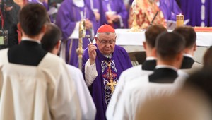 Bývaleho pražského arcibiskupa Dominika Duku akútne operovali