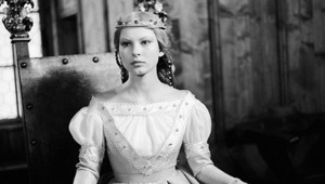 Pamätáte si kráľovnú z rozprávky Kráľ Drozdia brada? Jej osud vás doženie k slzám!