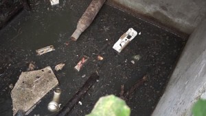 Pre ľudskú nedbanlivosť skončil psík v šachte