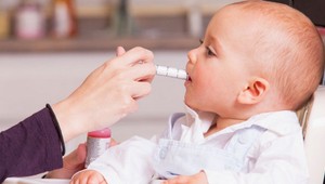 Najväčšie chyby, ktoré robia rodičia pri podávaní liekov: Na toto dávajte pozor!