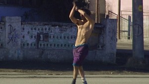 Rómsky tanečník vo vytržení: Predviedol nám jarný striptíz!