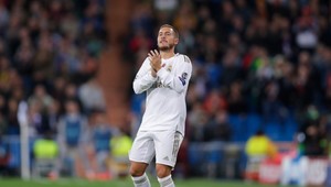 Nemôžu ísť k barberovi, tak to zobrali do vlastných rúk. Futbalisti s novými účesmi