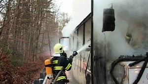 Horor v autobuse! Vzbĺkol s cestujúcimi vo vnútri