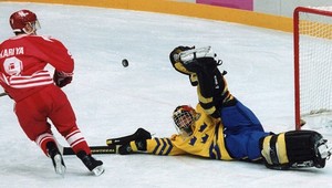 Policajti ho našli spať v aute napriek tomu, že autá za ním vytvorili na ceste zápchu