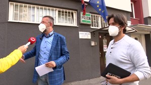 Na polícii vypovedal bývalý podpredseda parlamentu Martin Glváč. Zastupuje ho bývalý minister Kaliňák