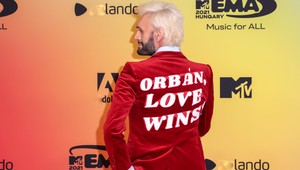 Konzervatívni susedia dostali na frak! LGBTI komunita to na cenách MTV v Budapešti roztočila!