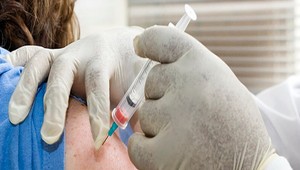 Lekári vyzývajú na očkovanie proti chrípke. Bežný vírus môže dopadnúť aj veľmi zle