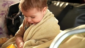 Na hranice prichádzajú siroty z Ukrajiny, pomáhajú im dobrovoľníci