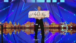 Unesie na hrudi 40-kilovú 100-percentnú žulu: Zvládne to však aj náš „malý“ Mišo!