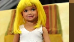 Ako 3-ročnú ju matka obliekla za prostitútku: Čo je s dievčatkom dnes?