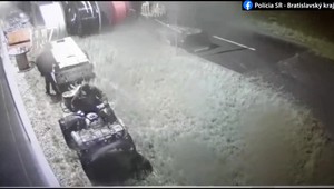 VIDEO: Polmiliónová krádež v Senci. Poznáte zlodejov na záberoch?