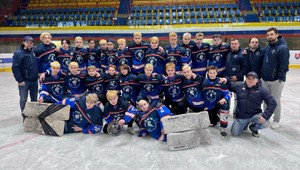Budeme majstri sveta! Tvrdia mladí hokejisti z HOBA Bratislava a hokejistom posielajú pozdrav
