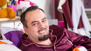 Bez rúška ani na krok, no s úsmevom je svet krajší! Sväťo Malachovský to vyriešil po svojom!