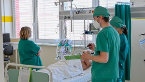 Hromadné prepúšťanie a rušenie operácií: Situácia v nemocnici je vážna