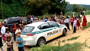 Unesené dievča (13). Zviazali ju a vyzliekli chlapci (14,15)