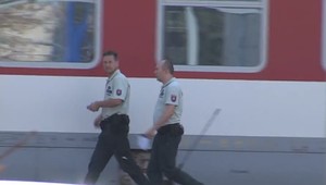 Smutný návrat domov. Z Nemecka išiel nabalený, na vlakovej stanici ho okradli a zbili