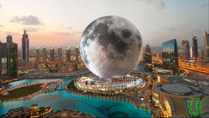 Hotel v tvare Mesiaca v Dubaji so štadiónom pre 10 000 ľudí