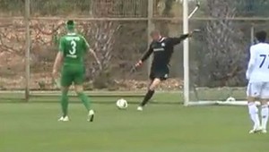 Pri neuveriteľnom vlastnom góle brankára asistoval vietor!