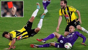 Dlho si nezahral! Po 17-ich sekundách dostal červenú kartu