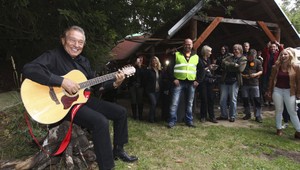 Slávik Gott medzi trampami: Fotil sa s nebožtíkom