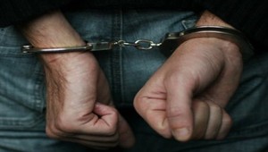 Amnestovaný trestanec zaútočil v Pardubiciach na policajtov