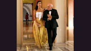 Felix Slováček znovu OTCOM?! Mladá partnerka si skúša svadobné šaty a hladká si bruško