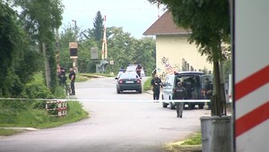 Lupič so samopalom zobral z banky 15- tisíc €