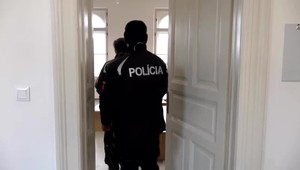 Dramatická hádka. Syn napadol vlastného otca nožom