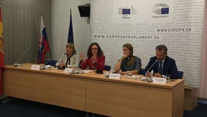 Europoslanci oceňujú odhodlanie vyšetriť vraždu Jána Kuciaka a jeho snúbenice. Upozorňujú ale na korupciu