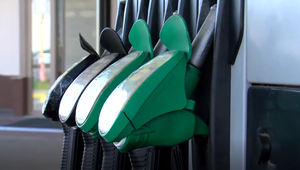 Dobrá správa pre motoristov. Benzín a nafta opäť zlacneli