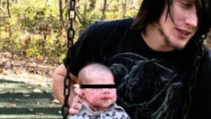 Synom triasol, chytil ho za krk a napokon ho hodil o stenu