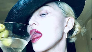 Madonna šokuje FOTKOU! Úplne odhalené prsia, nohy doširoka!