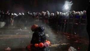 Uväznenie politického oponenta rozdelilo spoločnosť. V krajine začali masívne protesty