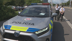 Muž zbil chlapca, prekážali mu jeho maskáče. Dieťa skončilo s krvácaním do mozgu